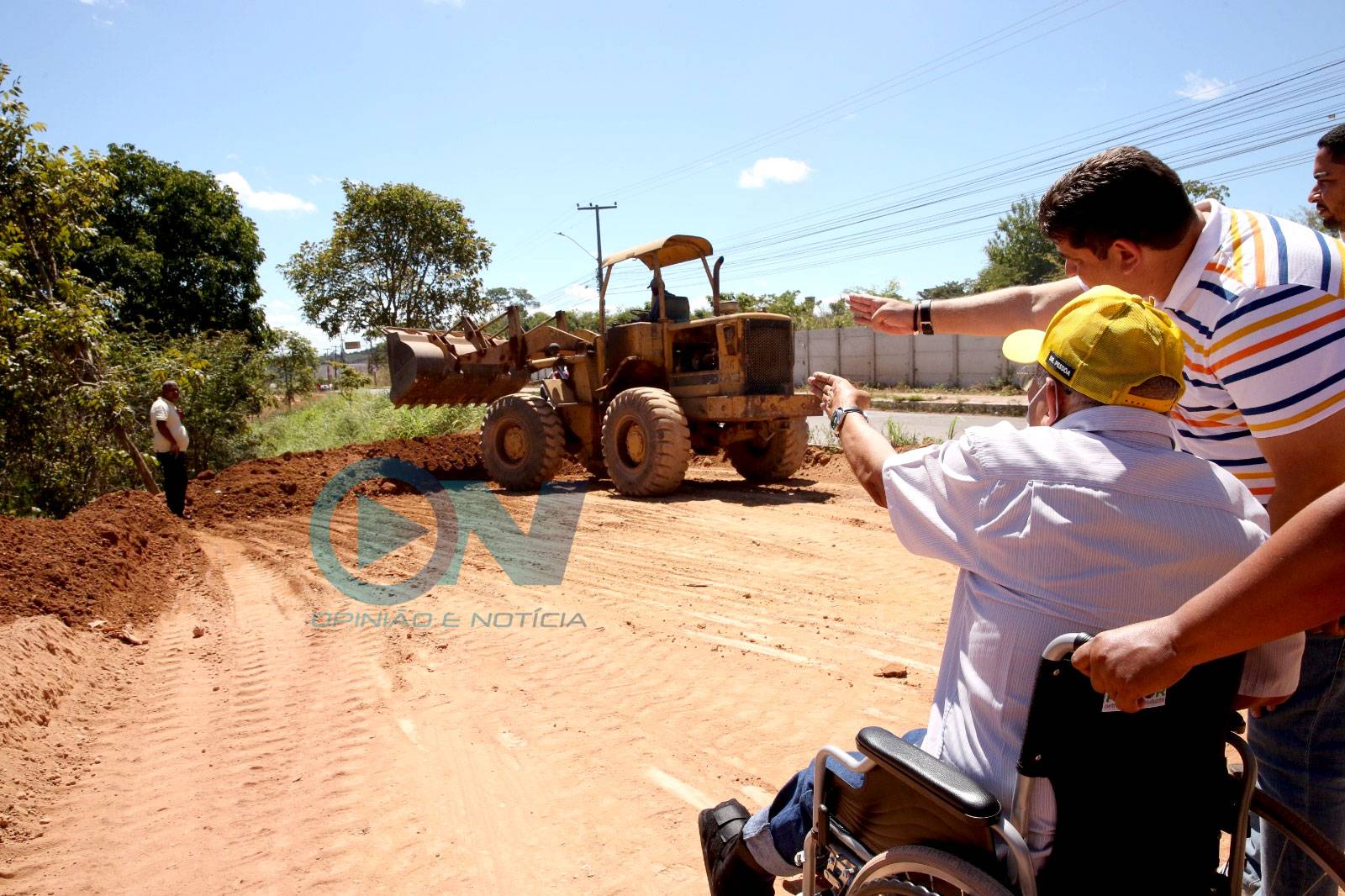 Prefeito Dr. Pessoa vistoria obra da rotatória da avenida Raul Lopes